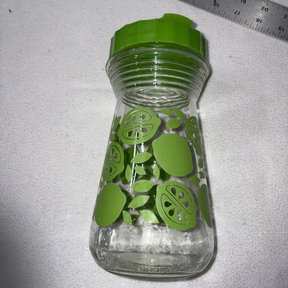 Vtg Glass Lime Green Juice Carafe Pitcher 24 oz - With Lid. Lid